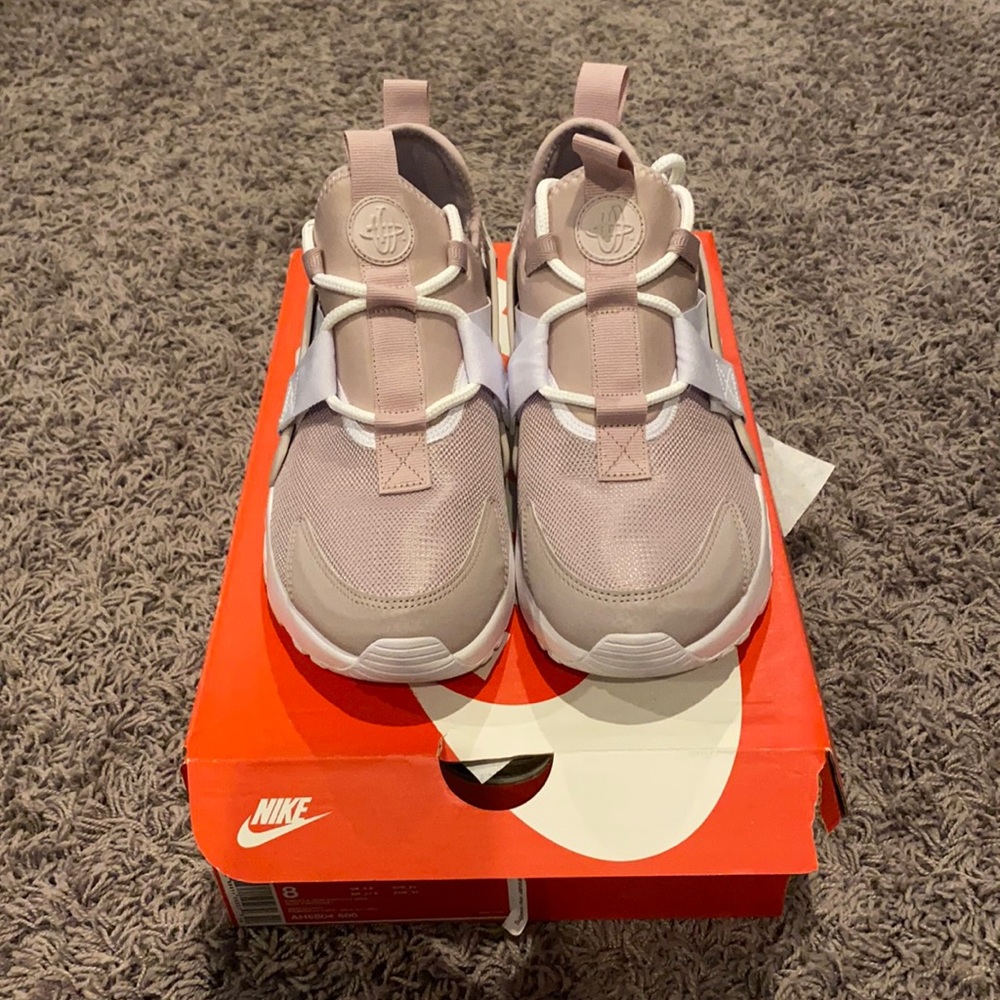 Women’s huarache rose sneakers